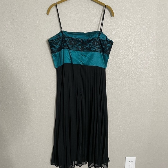 Alex Evenings Black Turquoise Lace Formal Dress 10 - Picture 3 of 5